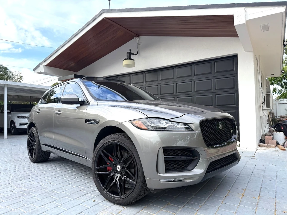 2019 Jaguar F-Pace - Image 2 of 21