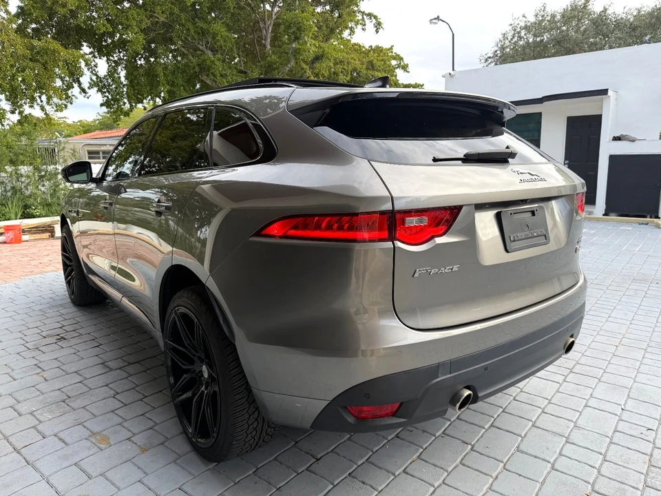 2019 Jaguar F-Pace - Image 17 of 21