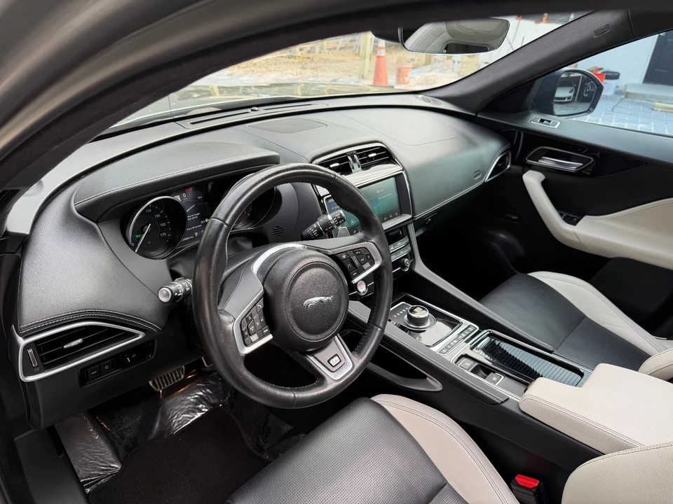 2019 Jaguar F-Pace - Image 20 of 21