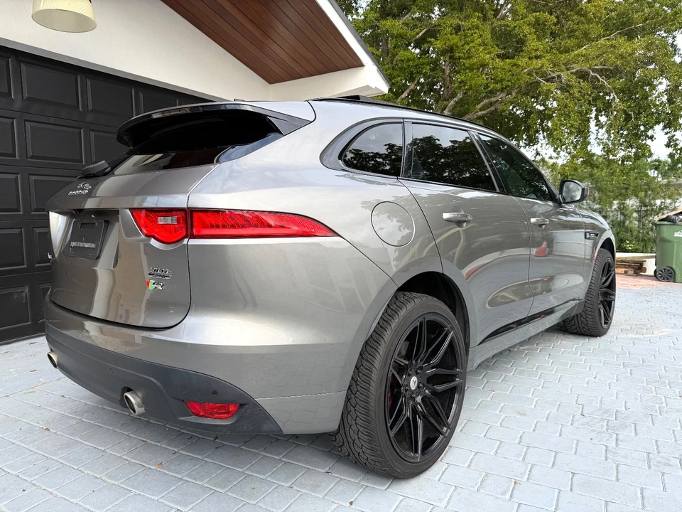 2019 Jaguar F-Pace - Image 14 of 21