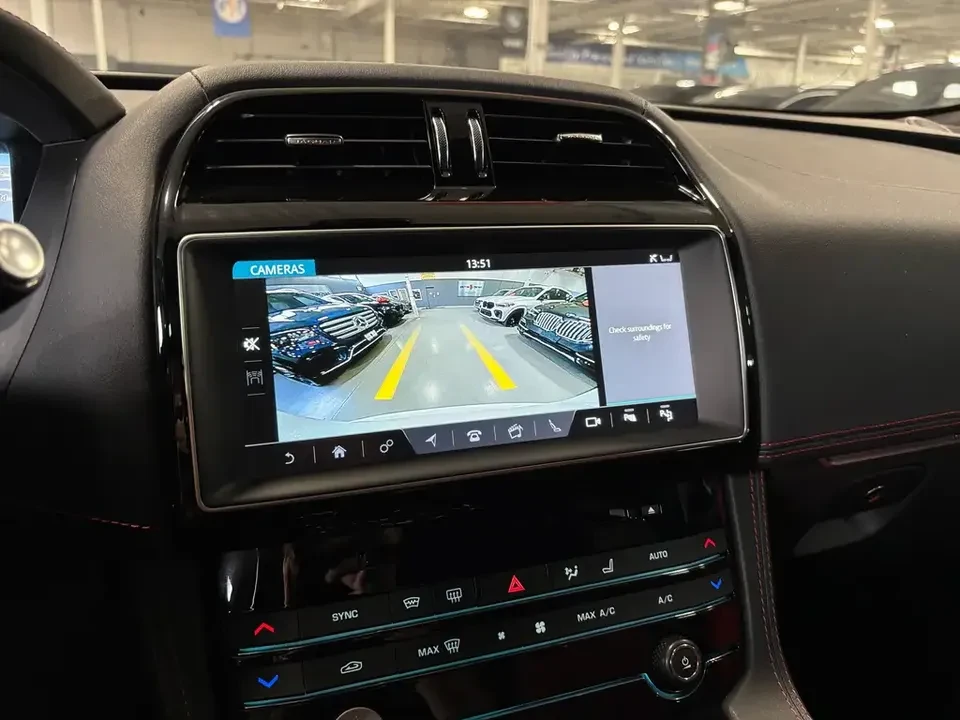2019 Jaguar F-Pace - Image 10 of 19
