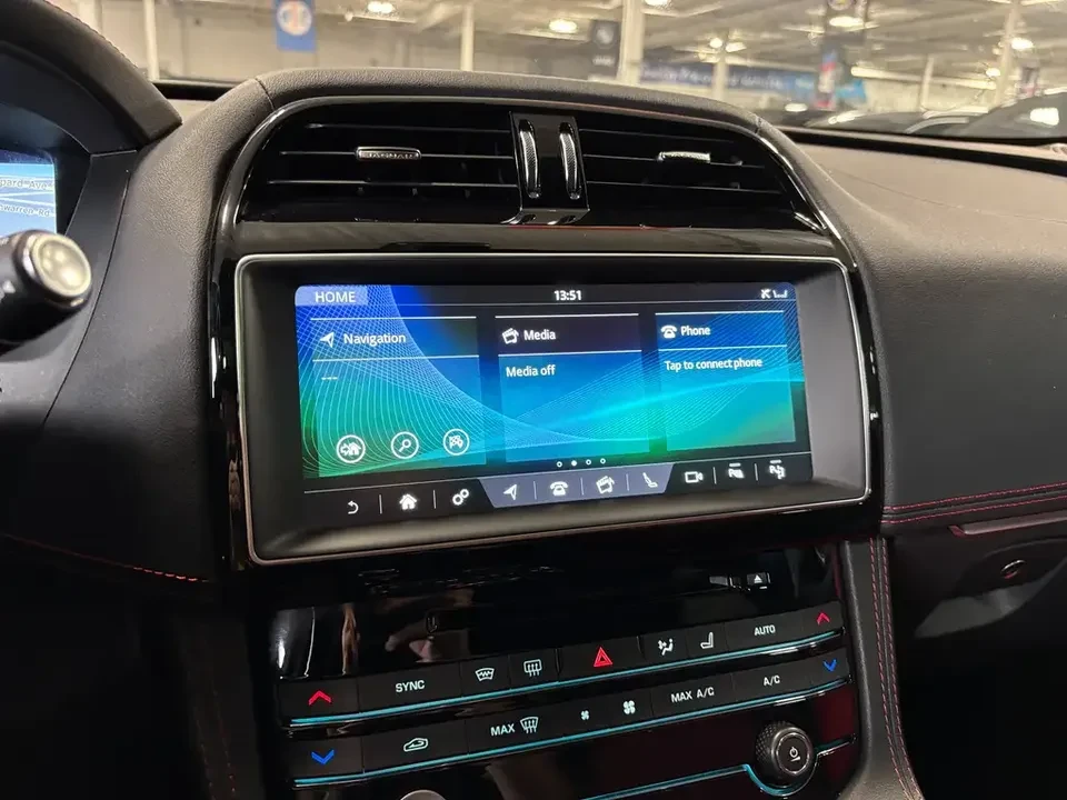 2019 Jaguar F-Pace - Image 8 of 19