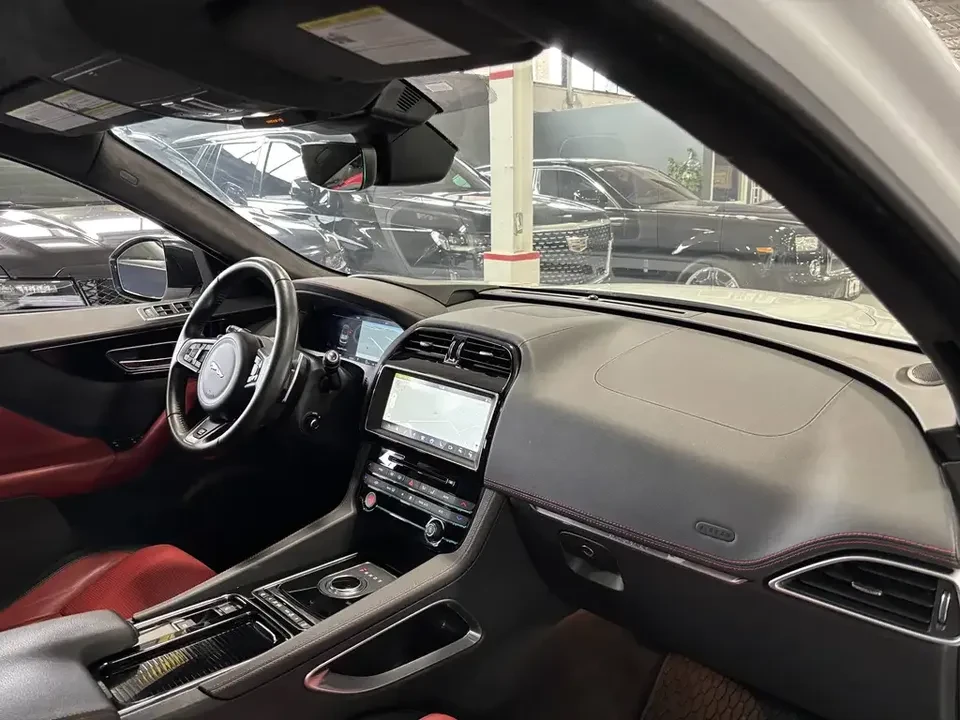 2019 Jaguar F-Pace - Image 14 of 19