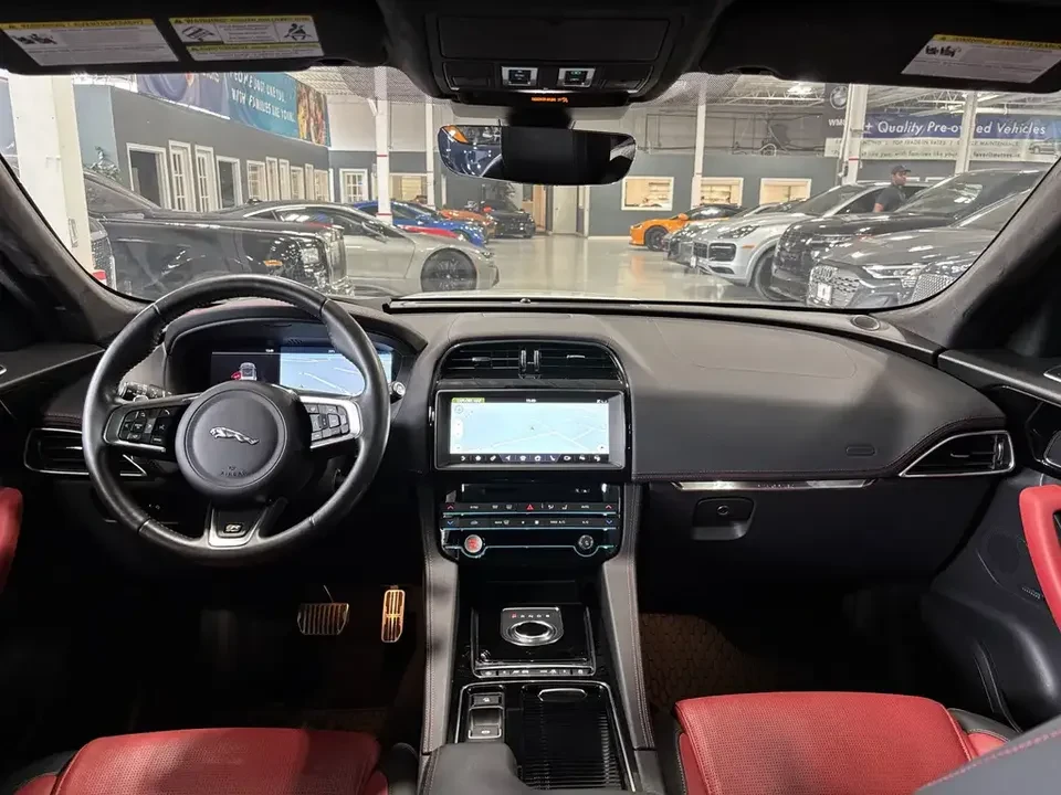 2019 Jaguar F-Pace - Image 17 of 19