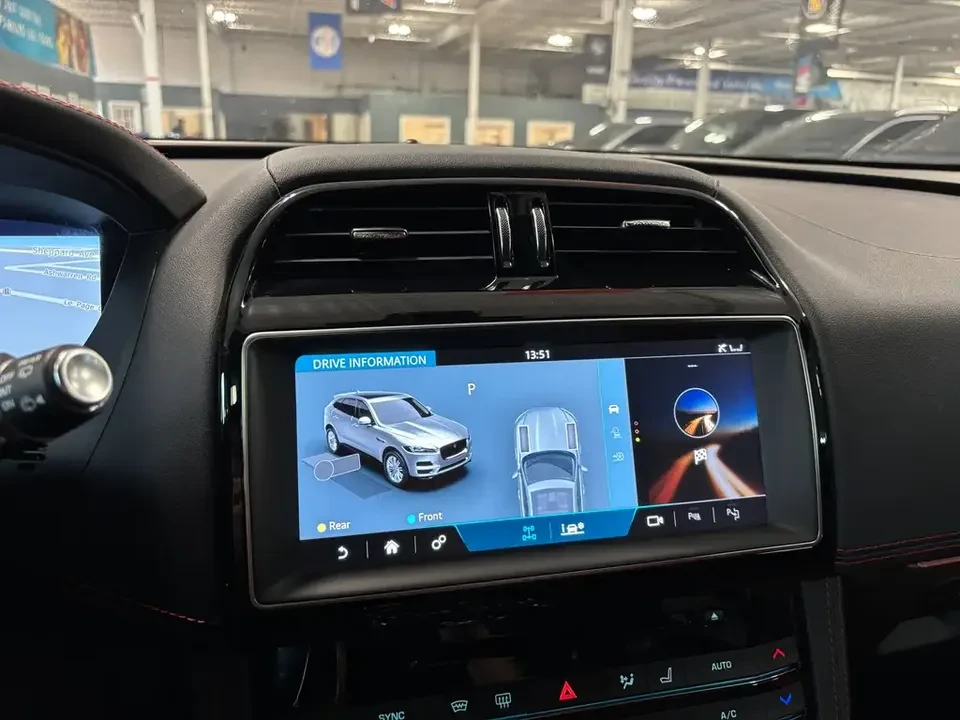 2019 Jaguar F-Pace - Image 12 of 19