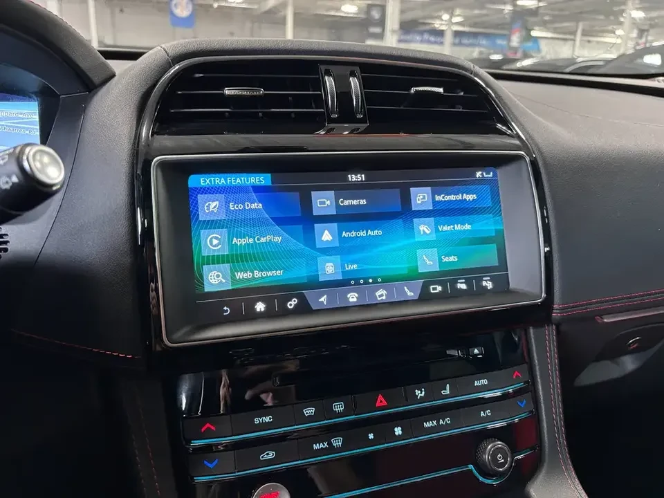 2019 Jaguar F-Pace - Image 11 of 19