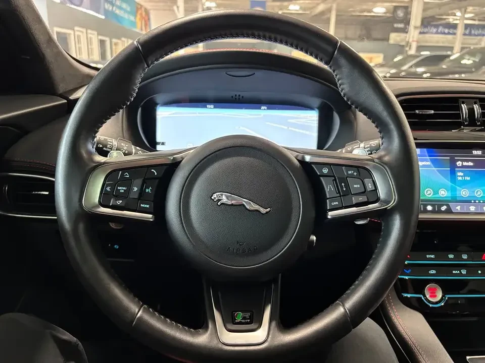 2019 Jaguar F-Pace - Image 5 of 19
