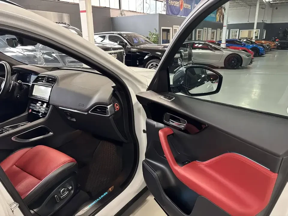 2019 Jaguar F-Pace - Image 13 of 19