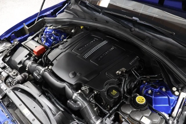 2019 Jaguar F-Pace - Image 17 of 21
