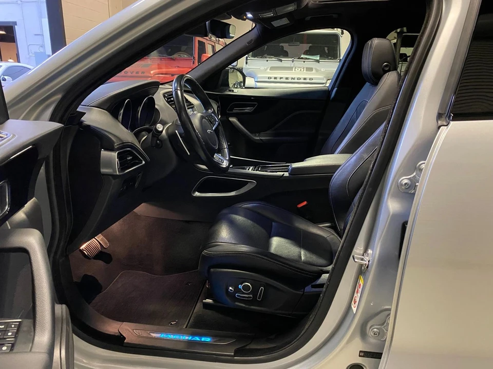 2019 Jaguar F-Pace - Image 15 of 21
