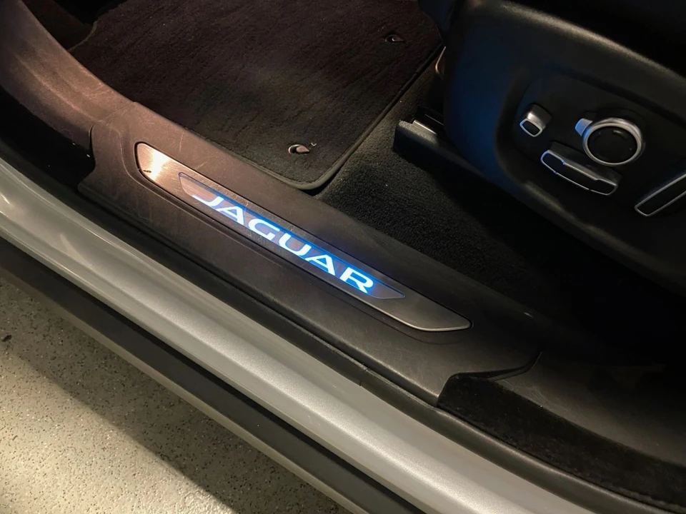 2019 Jaguar F-Pace - Image 17 of 21