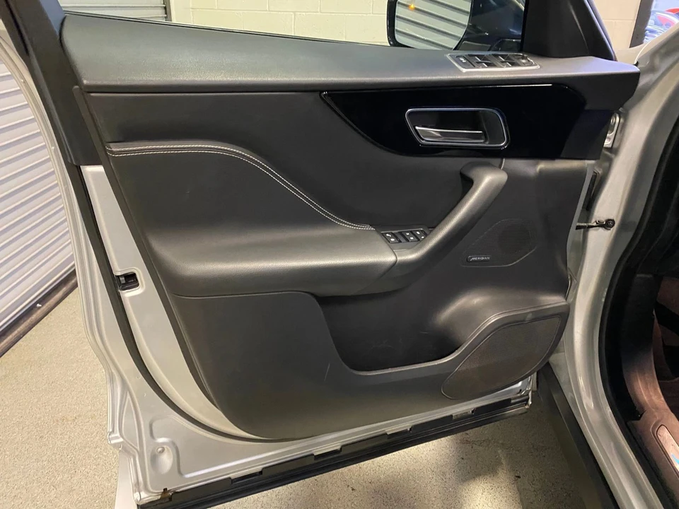 2019 Jaguar F-Pace - Image 18 of 21