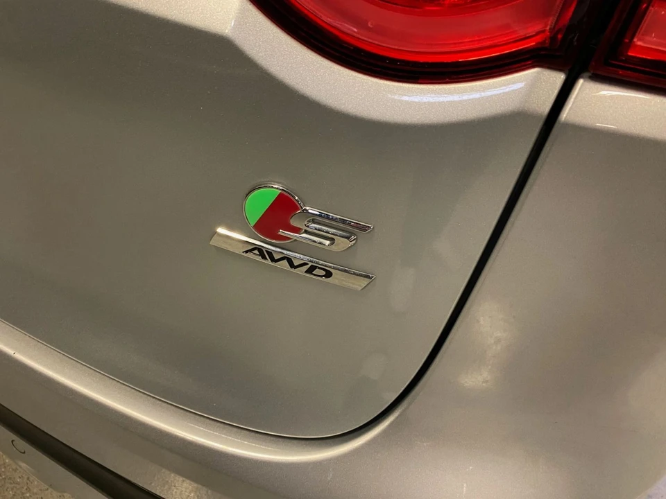 2019 Jaguar F-Pace - Image 14 of 21