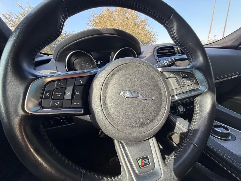 2019 Jaguar F-Pace - Image 17 of 21