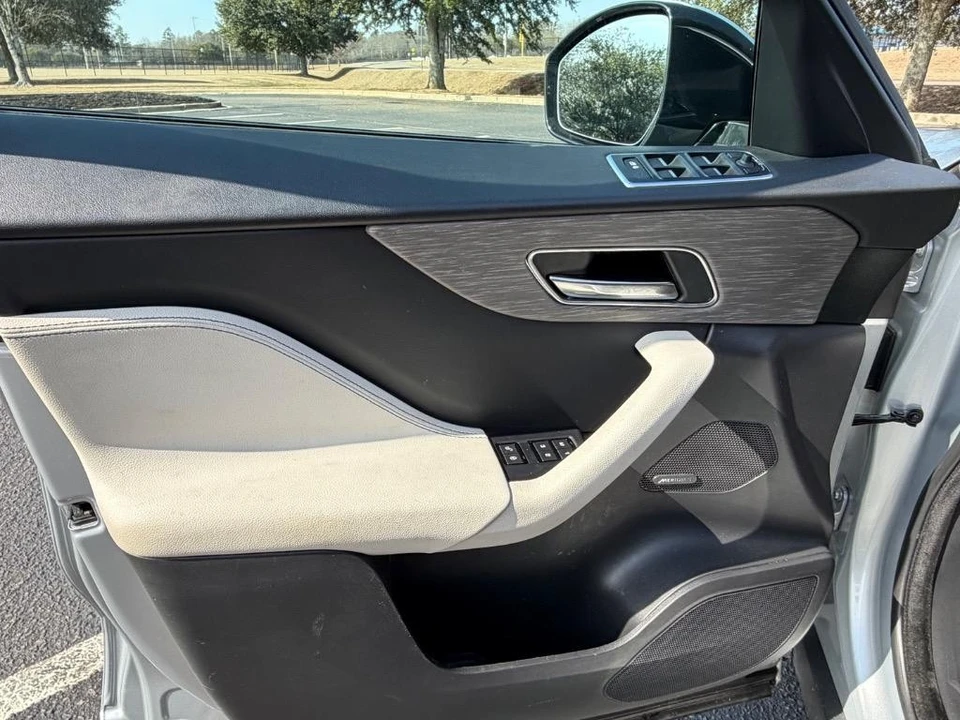 2019 Jaguar F-Pace - Image 6 of 21