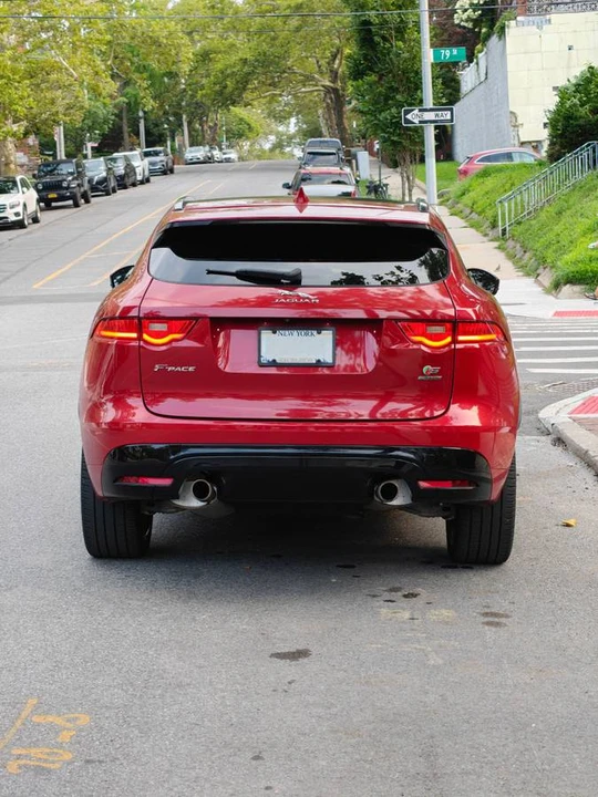 2019 Jaguar F-Pace - Image 5 of 24