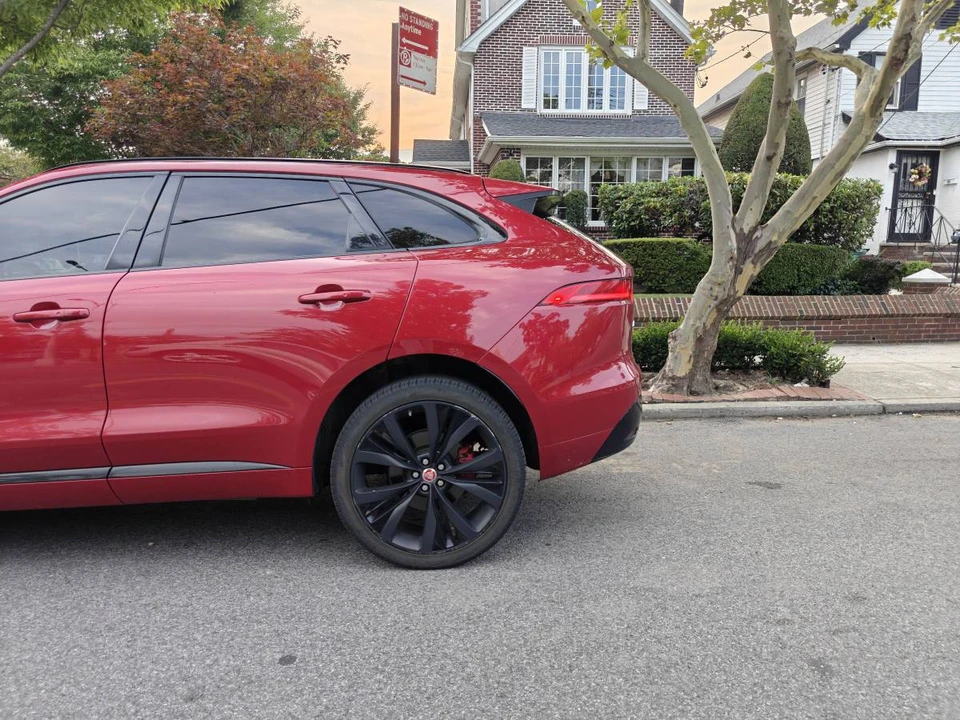 2019 Jaguar F-Pace - Image 12 of 24