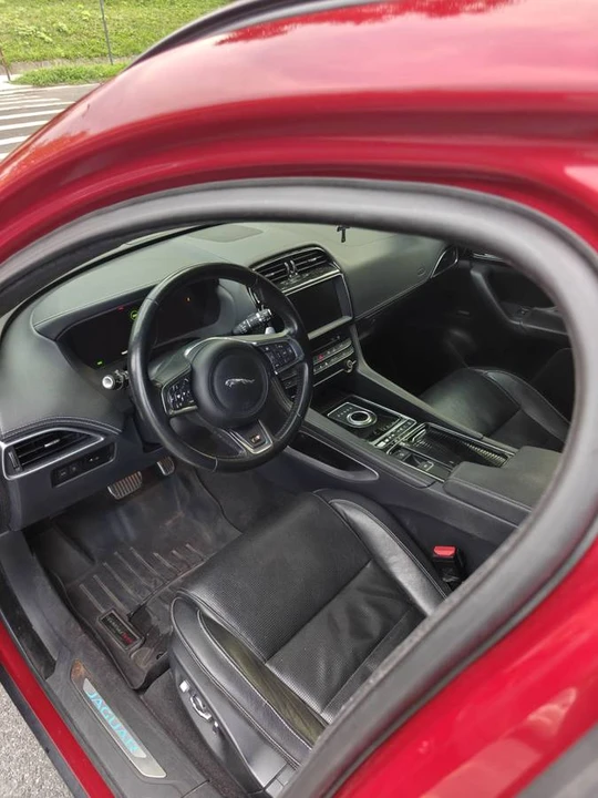 2019 Jaguar F-Pace - Image 4 of 24