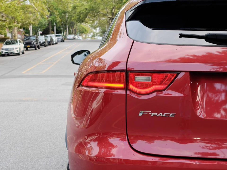 2019 Jaguar F-Pace - Image 8 of 24