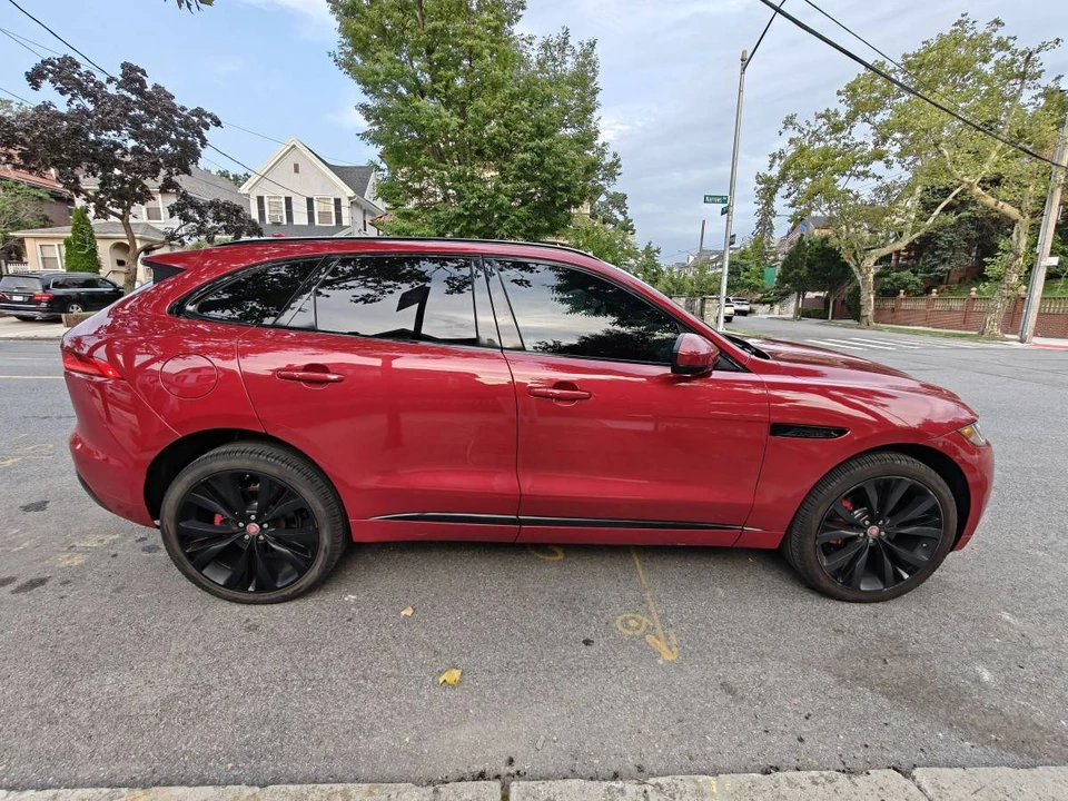 2019 Jaguar F-Pace - Image 10 of 24