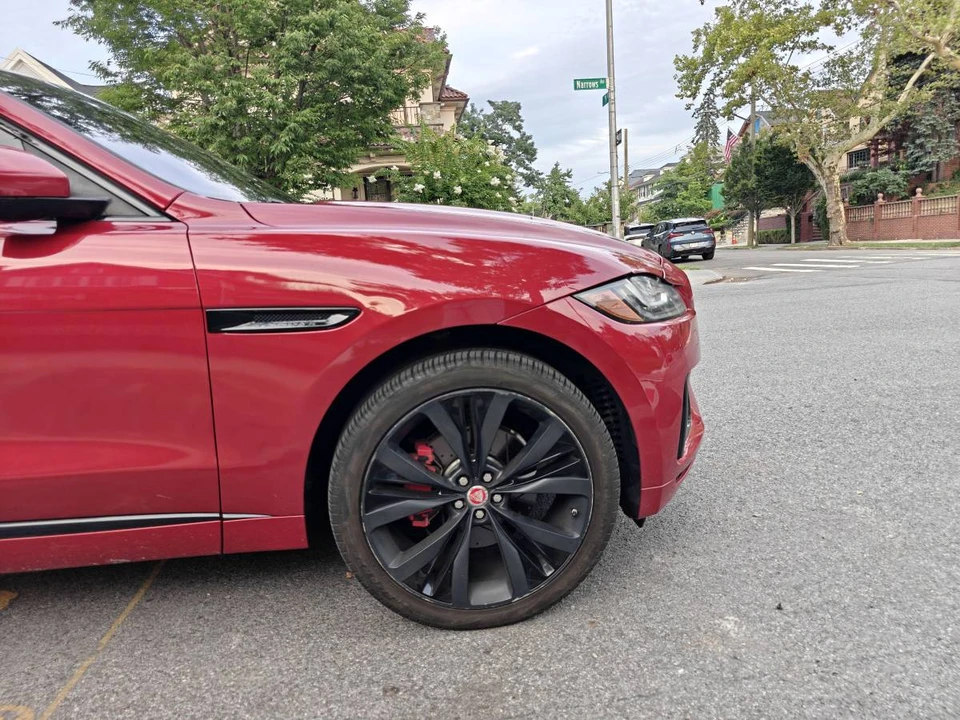 2019 Jaguar F-Pace - Image 16 of 24