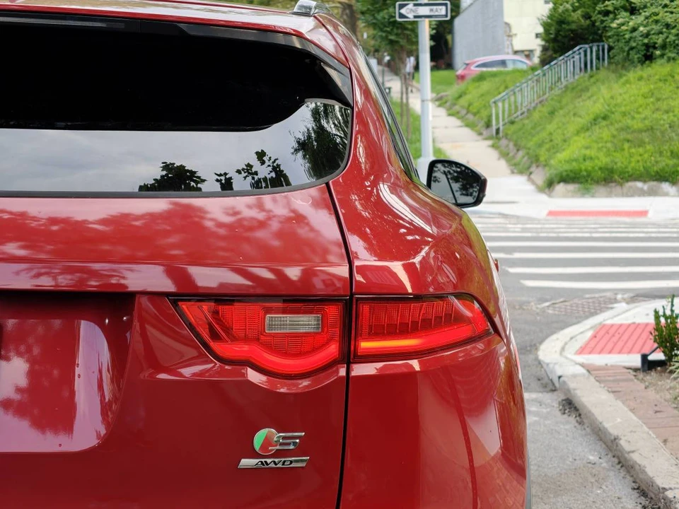 2019 Jaguar F-Pace - Image 7 of 24