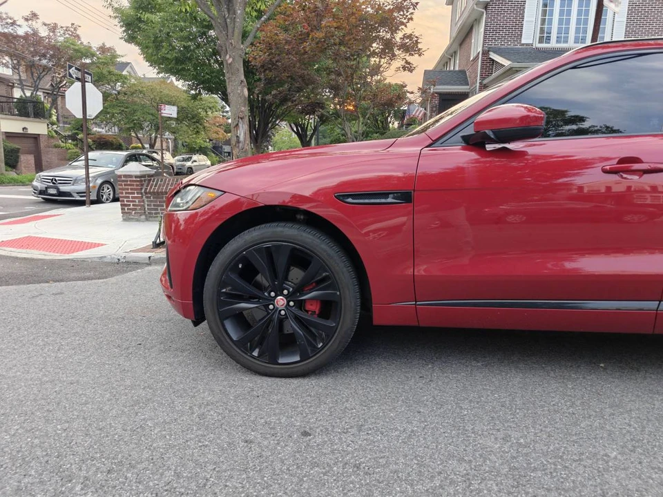 2019 Jaguar F-Pace - Image 11 of 24