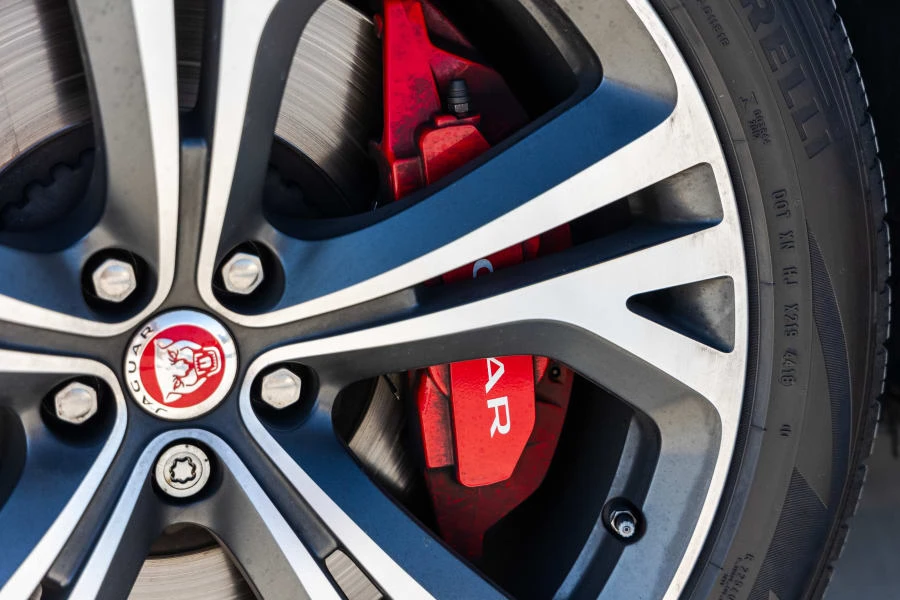 2019 Jaguar F-Pace SVR - Image 17 of 31