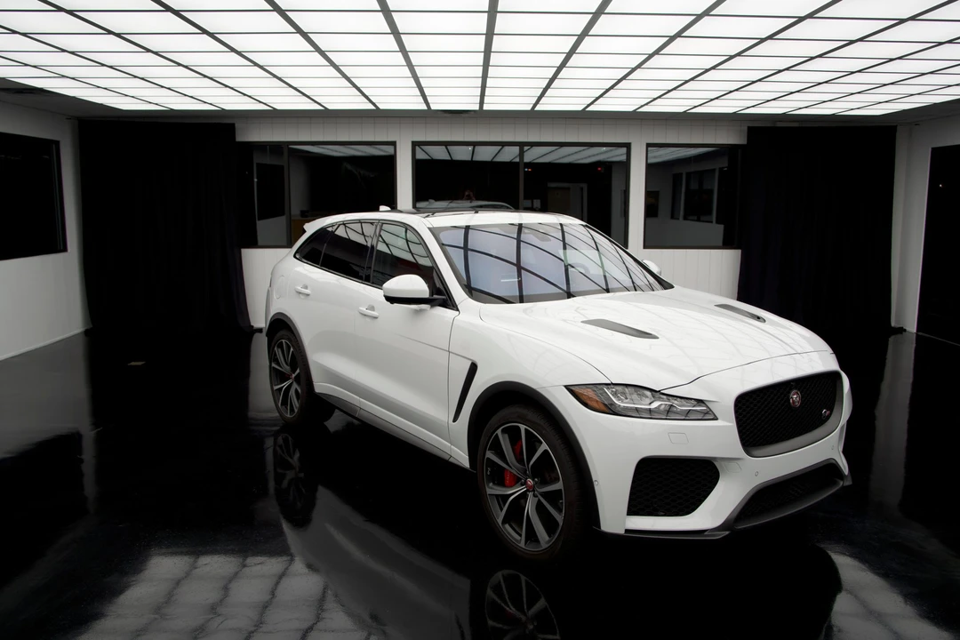 2019 Jaguar F-Pace SVR - Image 19 of 31