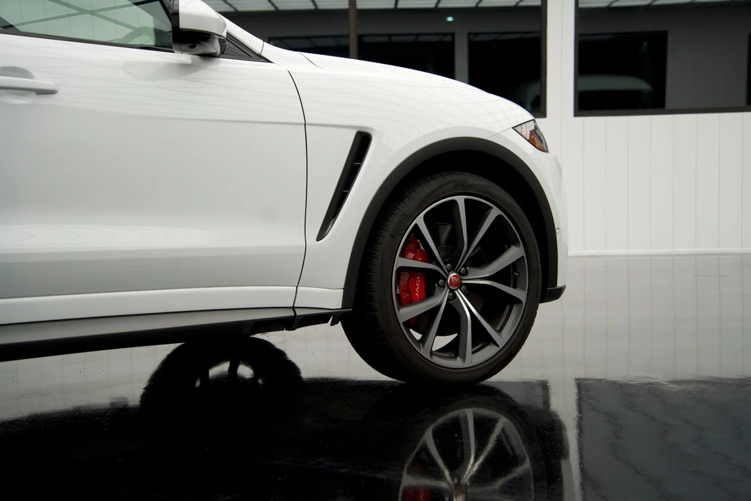 2019 Jaguar F-Pace SVR - Image 27 of 31