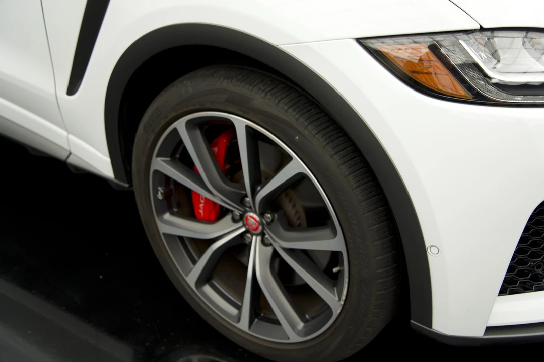 2019 Jaguar F-Pace SVR - Image 29 of 31