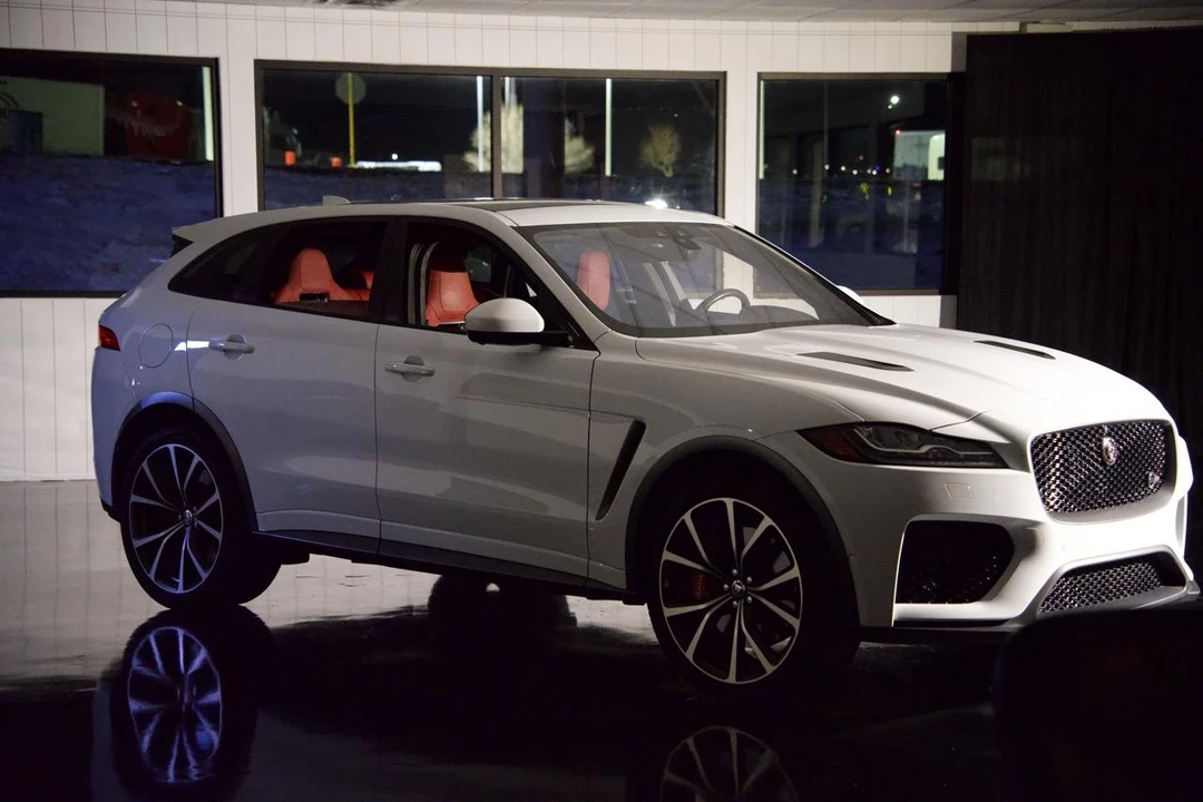 2019 Jaguar F-Pace SVR - Image 17 of 31