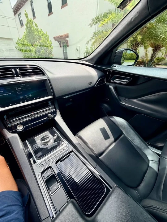 2019 Jaguar F-Pace - Image 6 of 10