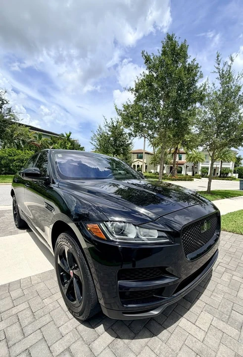 2019 Jaguar F-Pace - Image 2 of 10