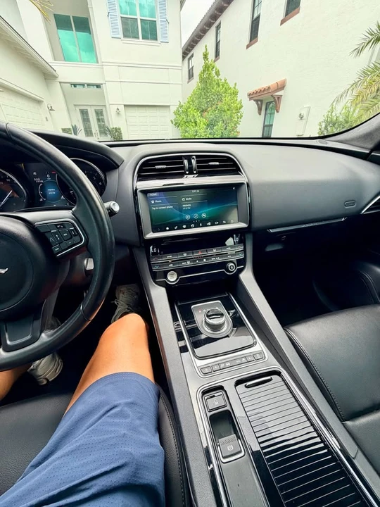 2019 Jaguar F-Pace - Image 5 of 11