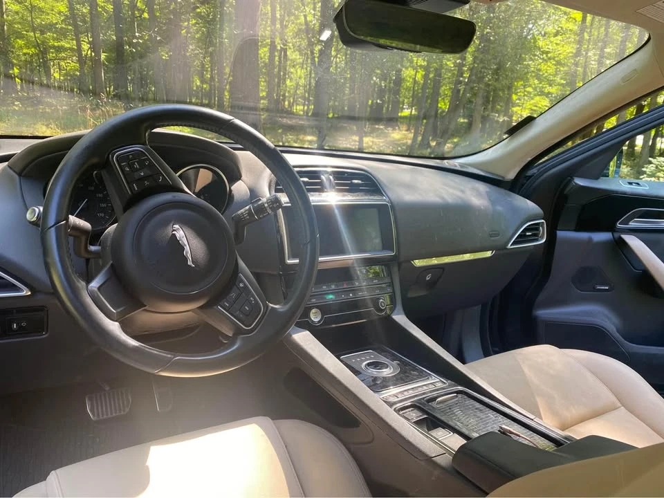 2019 Jaguar F-Pace - Image 6 of 10