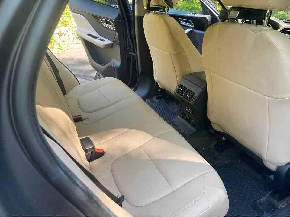 2019 Jaguar F-Pace - Image 8 of 10