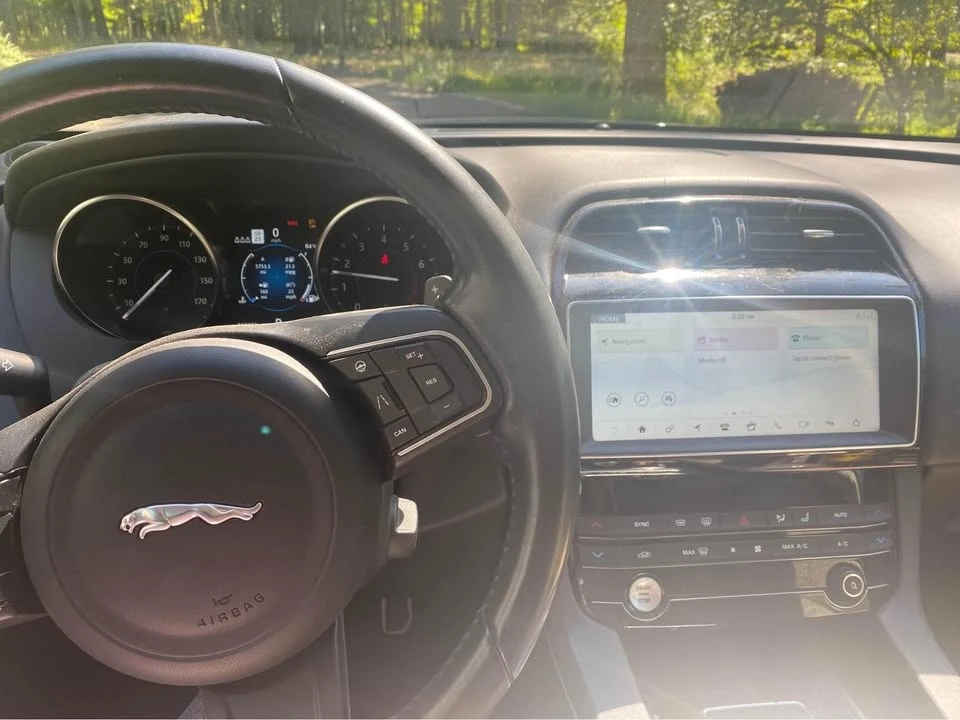 2019 Jaguar F-Pace - Image 4 of 10