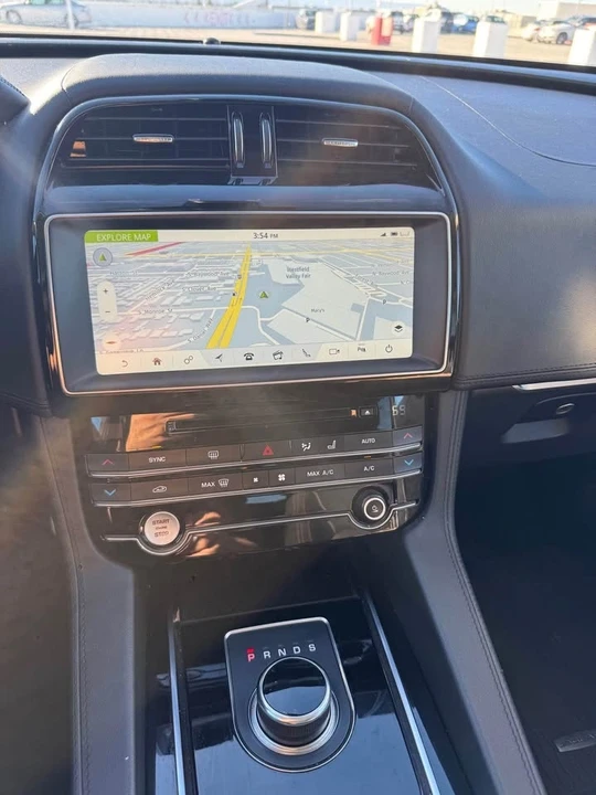 2019 Jaguar F-Pace - Image 10 of 10