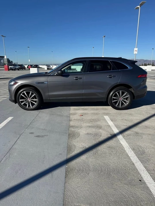 2019 Jaguar F-Pace - Image 2 of 10