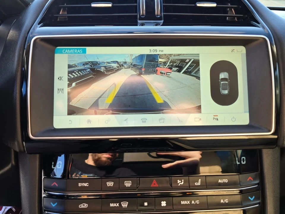 2019 Jaguar F-Pace - Image 11 of 20