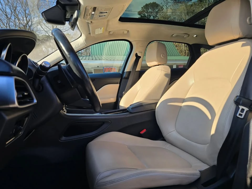 2019 Jaguar F-Pace - Image 9 of 20