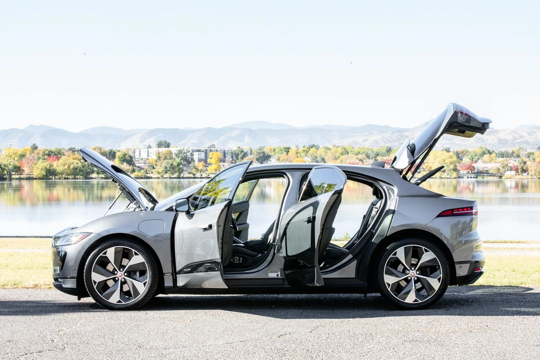 2019 Jaguar I-Pace - Image 16 of 31