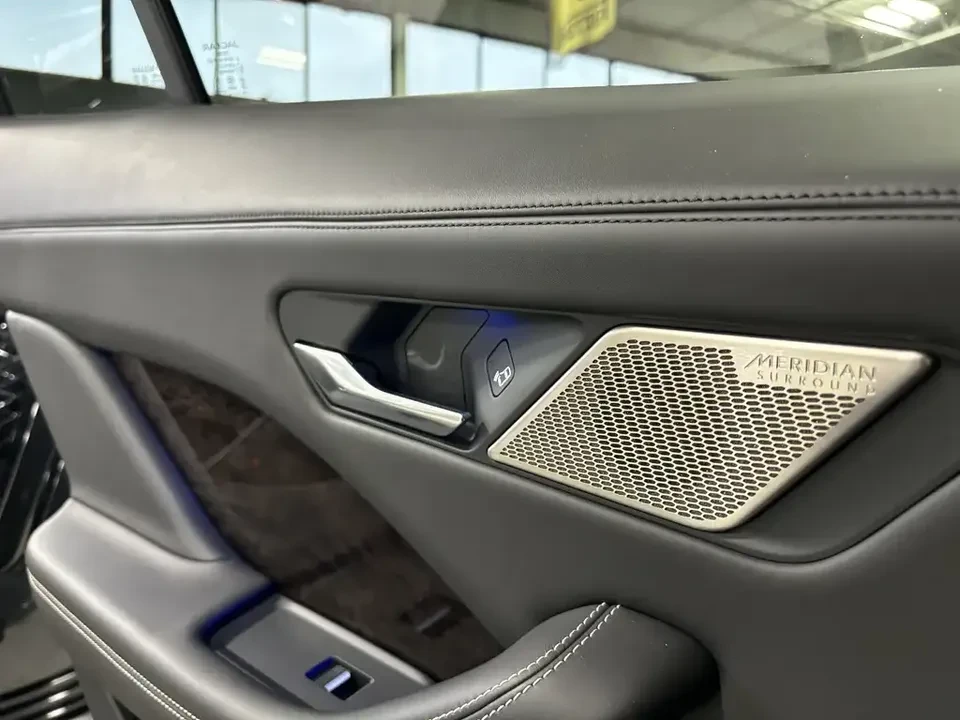 2019 Jaguar I-Pace - Image 7 of 20
