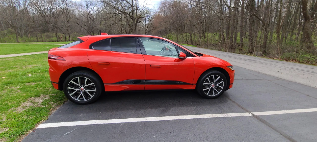 2019 Jaguar I-Pace - Image 17 of 31