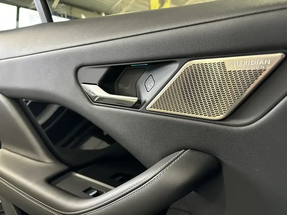 2019 Jaguar I-Pace - Image 16 of 19