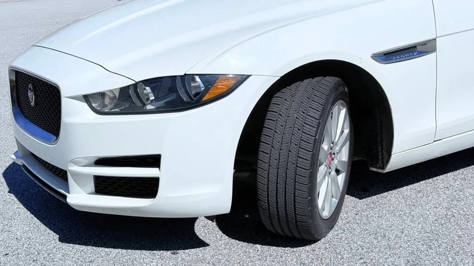 2019 Jaguar XE - Image 12 of 17