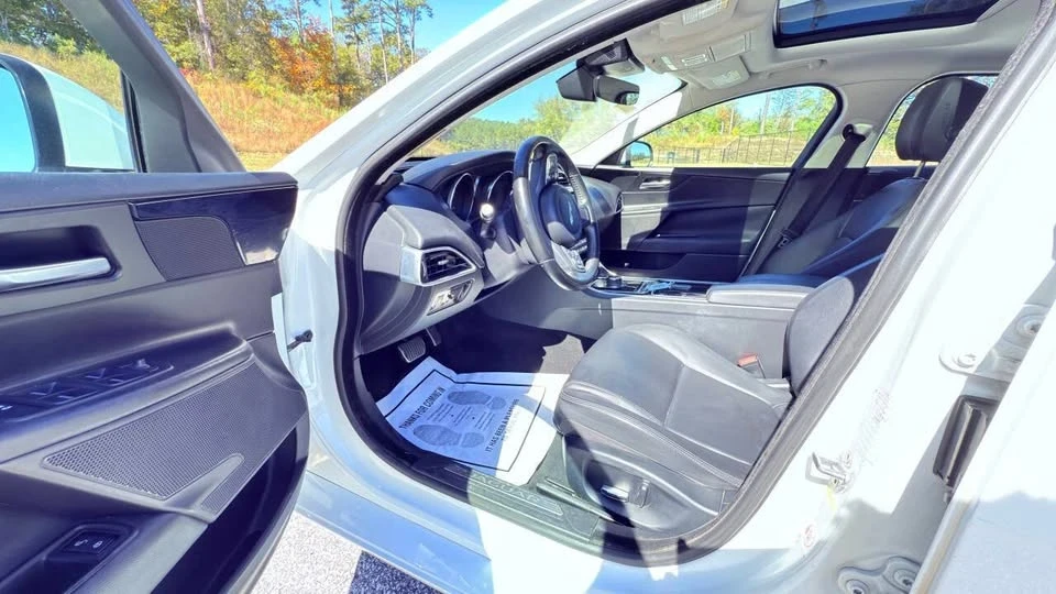 2019 Jaguar XE - Image 13 of 17
