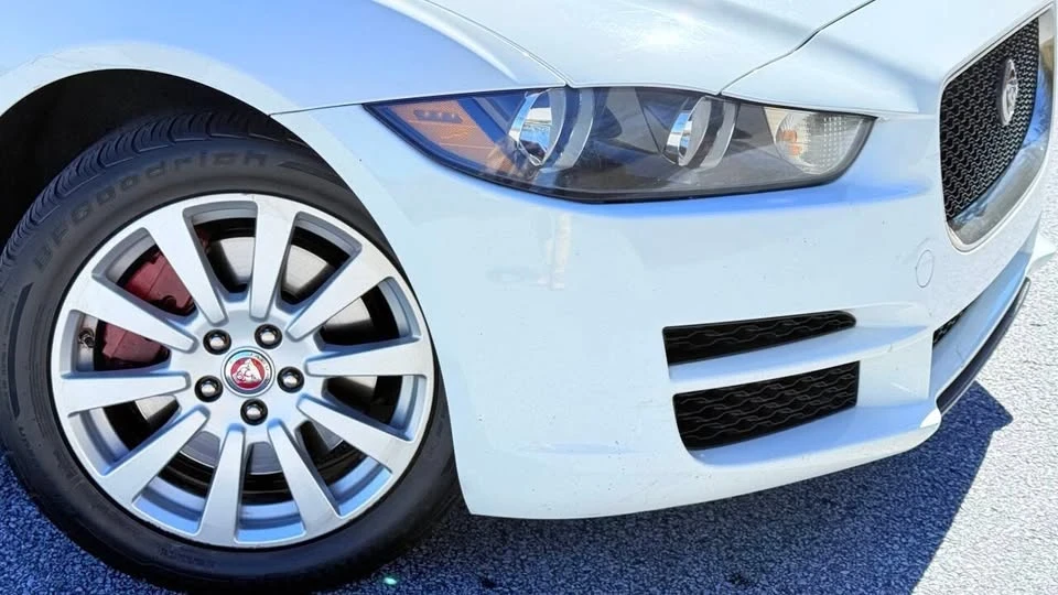 2019 Jaguar XE - Image 5 of 17