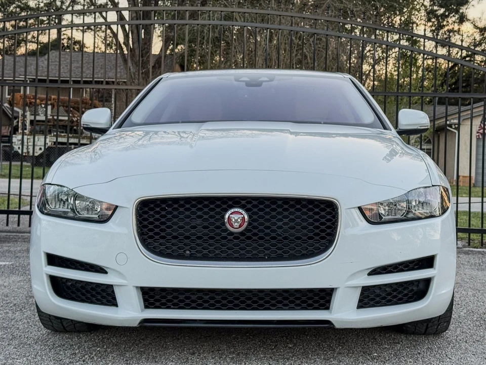 2019 Jaguar XE - Image 2 of 12